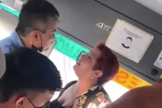 Imagen Pelea con el chofer de autobús, avienta piedra y golpea a un bebé