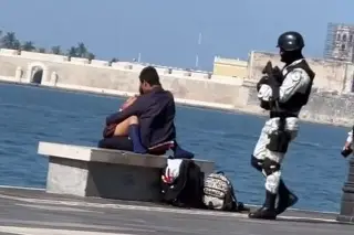 Imagen Viral | Captan a jóvenes 'dándose amor' en el Malecón de Veracruz (+Video)