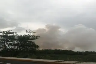 Imagen Bomberos Conurbados atienden incendio en colonia de Boca del Río