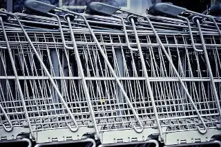 Imagen Clientes encuentran cuerpo de un hombre dentro de carrito de supermercado
