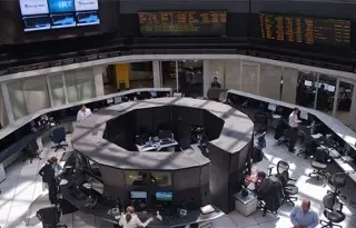 Imagen Bolsa mexicana gana 0.81% este jueves, tras dos jornadas a la baja