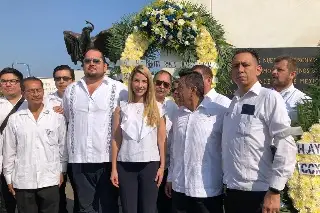 Imagen Hacen homenaje en hemiciclo a Benito Juárez en Veracruz 