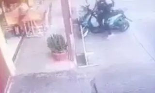 Imagen Así asaltaron a joven y le robaron su moto (+Video)