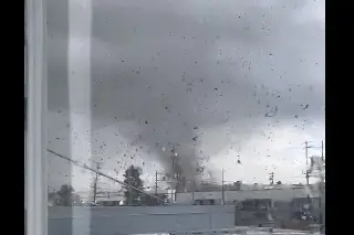 Imagen Extraño tornado azota al sur de Los Ángeles; el 