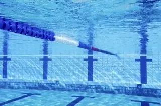 Imagen Detienen a maestro de natación por presunto abuso de menor de 4 años