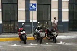 Imagen Habilitan espacios gratuitos para motocicletas en centro de Veracruz