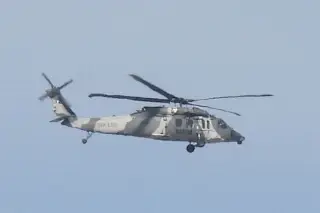 Imagen Helicóptero de la Marina aterriza de emergencia en Alvarado, Veracruz