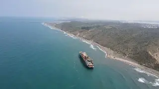 Imagen Habilitan 3 playas en Alvarado y piden no entrar dónde está encallado barco ruso
