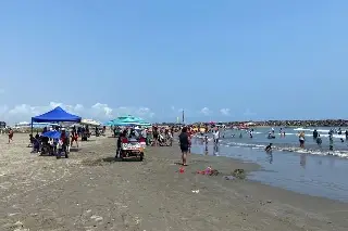 Imagen Acuden a playas de Boca del Río para disfrutar del periodo vacacional