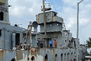 Imagen Realizan trabajos de desguace en el buque Guanajuato en Boca del Río