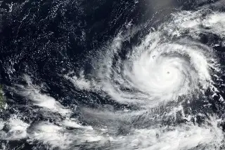Imagen Declara Biden emergencia en Isla de Guam por impacto de gran tifón