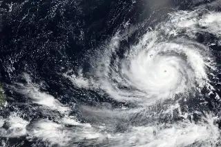 Imagen Supertifón Mawar se intensifica y avanza hacia Filipinas y Taiwán