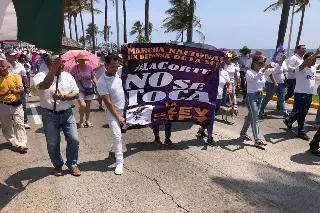 Imagen Al grito de 'La Corte no se toca', marchan en Veracruz-Boca del Río a favor de la Suprema Corte