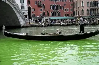 Imagen Agua del Gran Canal de Venecia se tiñe de verde fluorescente (+Video)