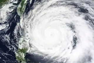 Imagen Miles de evacuados en Filipinas por la llegada del tifón Mawar