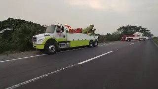 Imagen Cierre intermitente por accidente en entronque La Tinaja-Cosoleacaque 
