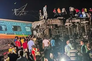 Imagen Suman 233 muertos y 900 heridos tras choque de trenes en India