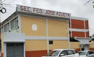 Imagen Padres de familia acusan falta de maestros en escuela de Boca del Río 