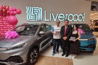 Imagen Veracruzanos ganan camionetas en sorteo nacional de Liverpool (+fotos)