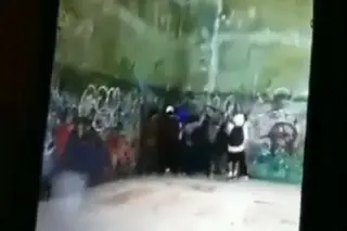 Imagen Grupo de jóvenes da brutal golpiza a estudiante de 15 años (+Video)