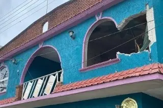 Imagen Explota tanque de oxígeno al interior de una casa; hay un herido 