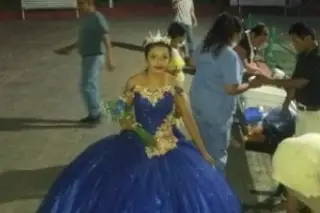 Imagen Celebra sus XV años llevando comida a hospital infantil por esta razón