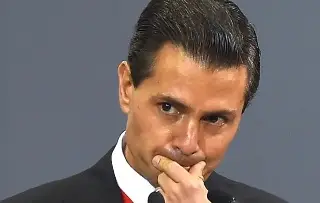 Imagen Familiares de estudiantes de Ayotzinapa piden investigar a expresidente Peña Nieto 