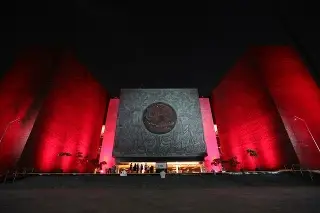 Imagen Ilumina de rojo el Palacio de San Lázaro por el Día Mundial del Corazón. 