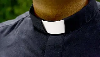 Imagen Tras organizar 0rgí4 con pr0stitut0 y drogas, sacerdote se queja de ataques a Iglesia