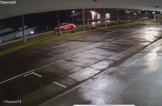 Imagen Graban momento en que taxi se va al mar en Veracruz (+video)