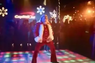 Imagen Santa Claus Travolta ¿Se convierte en tradición igual que Mariah Carey? (+Video)