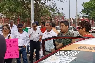 Taxistas denuncian actos de corrupción en módulo para revista de Boca del Rio