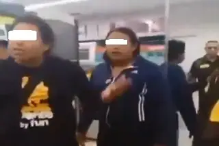 Imagen Captan a mujer golpeando a policías en tienda departamental (+Video)
