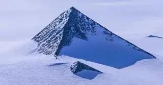 Imagen Montaña en forma de pirámide desata debate en redes sociales