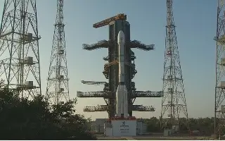 Imagen La India lanza al espacio con éxito su cohete más 