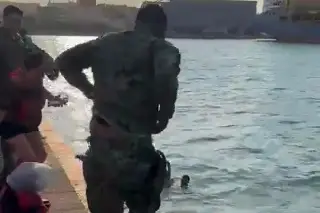 Imagen Esto dijo alcaldesa de Veracruz sobre el policía que rescató a bebé al caer al mar del Malecón