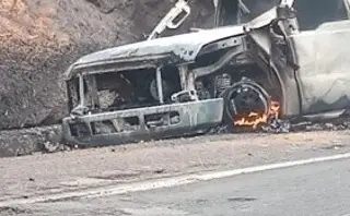 Imagen ¡Arde camioneta en autopista de Veracruz! 