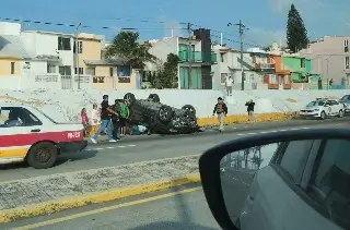 Imagen Vuelca camioneta en aparatoso accidente en Boca del Río 