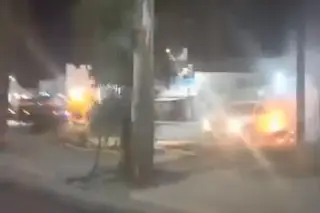 Imagen Motociclista se incendia tras chocar contra camioneta (+Video)