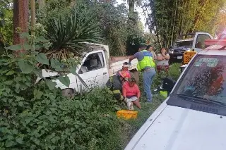 Imagen Familia lesionada tras accidente en la carretera federal Fortín-Huatusco