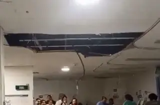 Imagen Colapsa parte del techo en área de urgencias de hospital del IMSS (+Video)