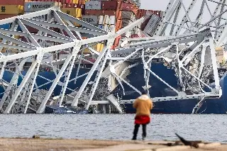 Imagen Biden ordena reconstruir puente en Baltimore y reabrir el puerto lo más pronto
