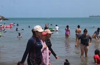 Imagen “Queremos destramparnos”, dicen turistas al visitar playas de Veracruz