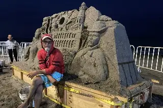 Elaboran escultura de arena en playa de Veracruz 