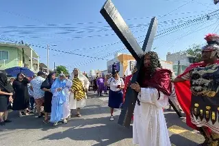 Imagen Con Viacrucis viviente en Boca del Río recuerdan los últimos momentos de Jesús 