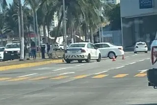 Imagen Se registra fuerte accidente en avenida Ruiz Cortines de Boca del Río 