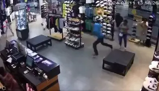Imagen Captan asesinato de un hombre frente a su familia en plaza comercial (+Video)