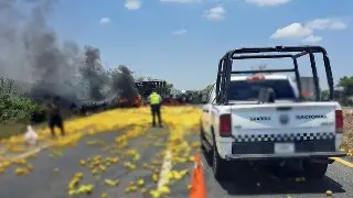 Imagen Continúa cierre por por incendio de auto en esta autopista de Veracruz 