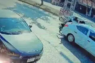 Imagen Pierde el control y choca contra carro particular en avenida de Veracruz 