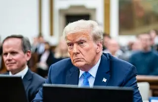Imagen Trump se sienta en el banquillo del primer juicio penal a un expresidente de EU